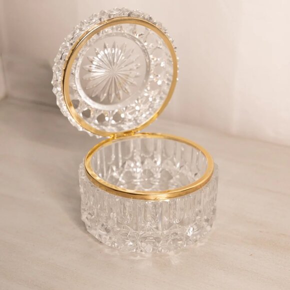 Vintage Medium Circular Clear Crystal Glass Hinged Lidded Jar - Picture 6 of 6